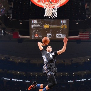 开云·体育官方网站入口-特色夜光跑步音乐节，青春在光影中跃动，夜光跑道