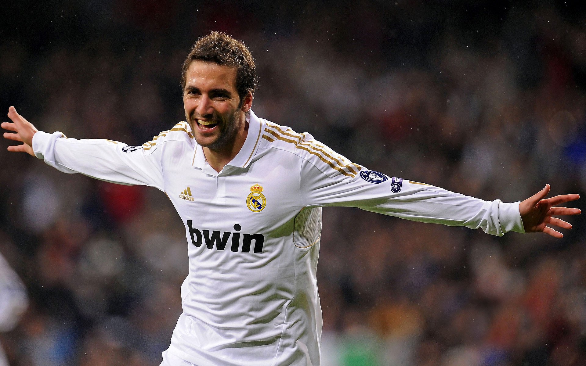 拜仁慕尼黑主场3-0战胜沃尔夫斯堡，豪取三连胜，拜仁慕尼黑主场5-1逆转沃尔夫斯堡